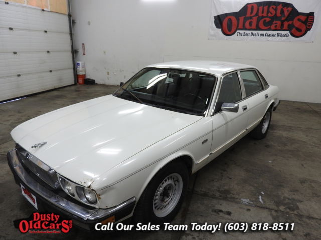 1989 white 3.6l i6 auto body int good runs parts car!