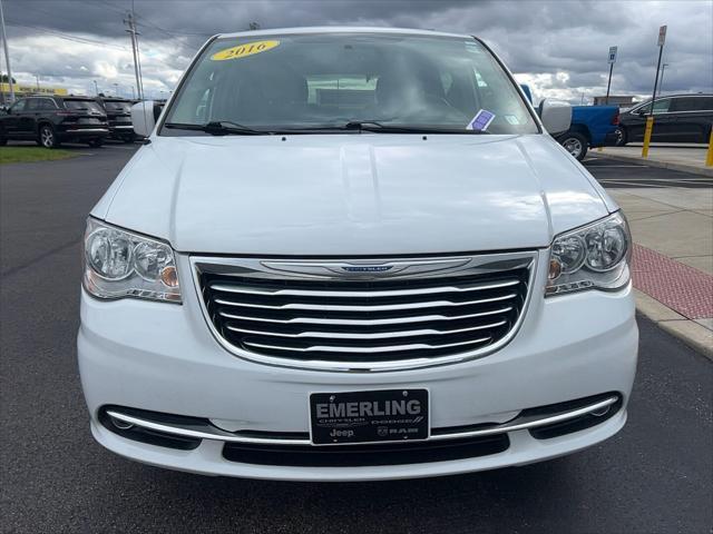 2016 chrysler town & country touring