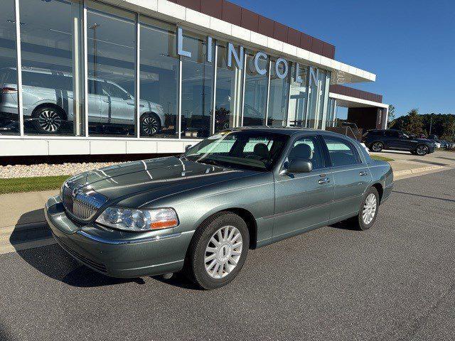 2005 lincoln town car signature