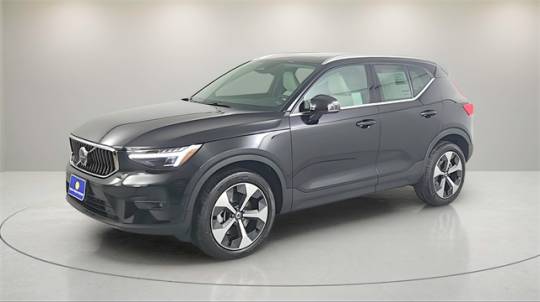 2025 Volvo XC40