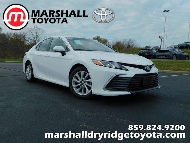 2022 toyota camry le