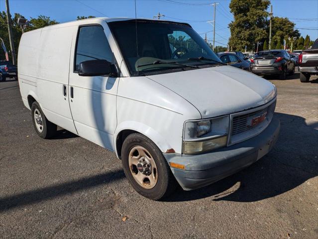2004 gmc safari base