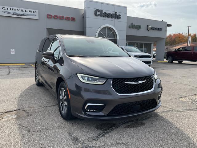 2022 chrysler pacifica hybrid touring l