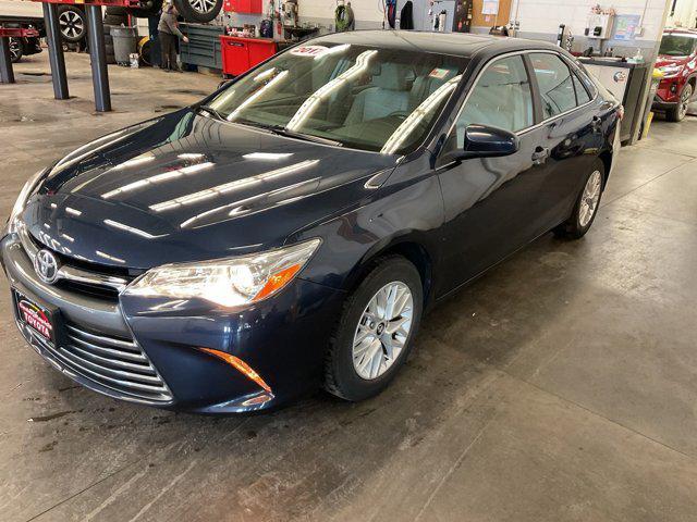 2017 toyota camry le