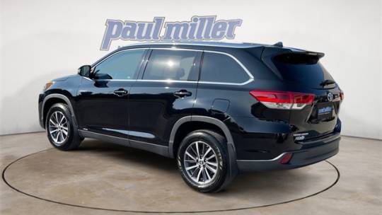2019 toyota highlander hybrid xle