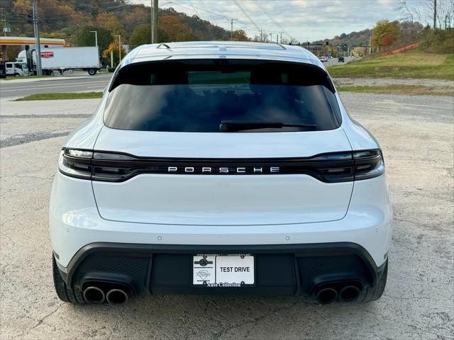 2022 porsche macan base