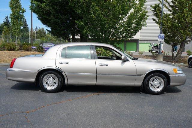 2001 lincoln town car executive