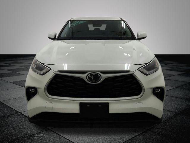 2021 toyota highlander le