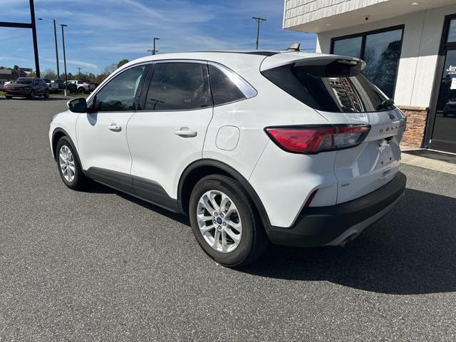 2020 ford escape se
