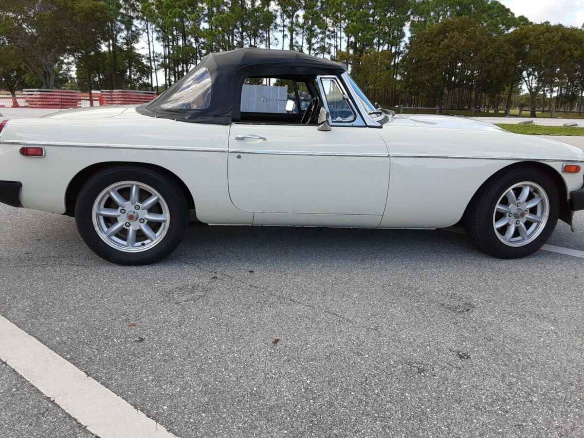 1977 mgb with ford 5.0 v8 and 5 speed conversion