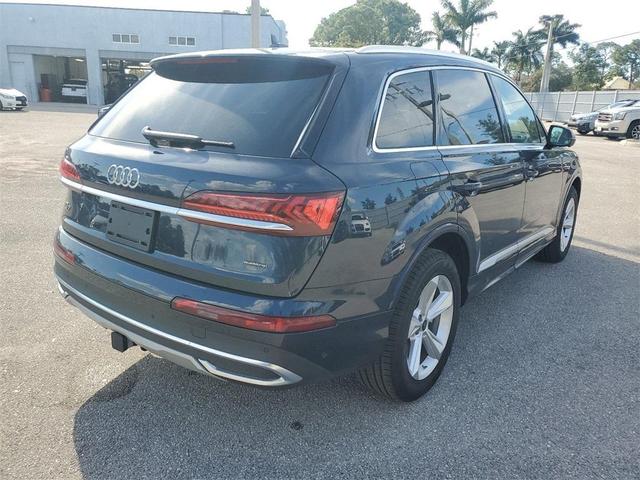 2024 audi q7 45 premium plus