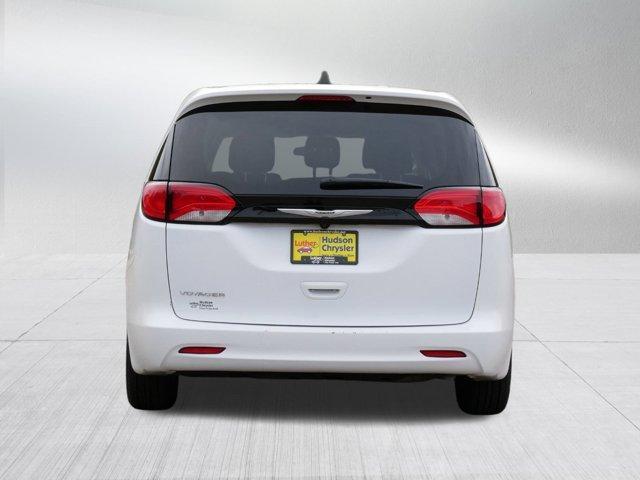 2022 chrysler voyager lx