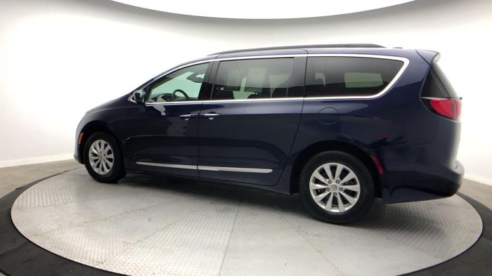 used 2017 chrysler pacifica touring-l chester springs, pa 19480 for sale in uwchland, pennsylvania