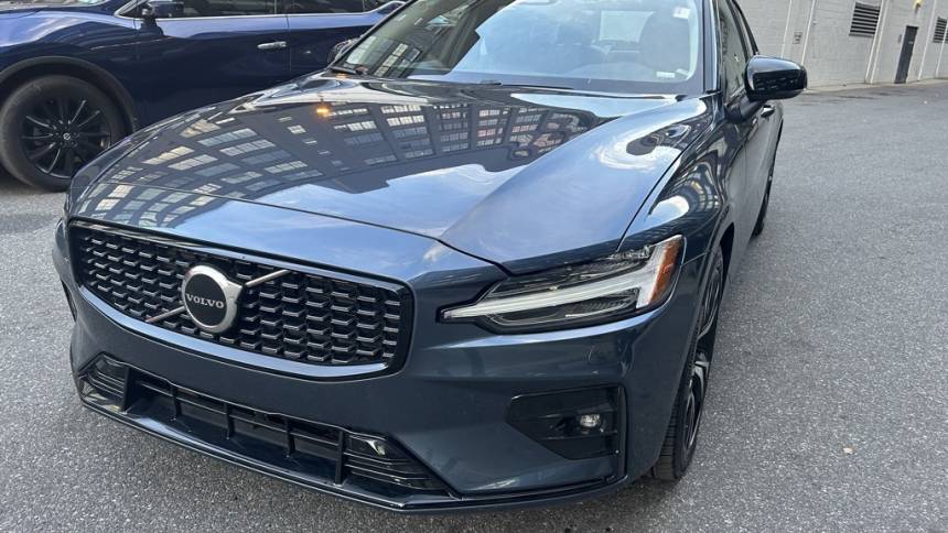 2024 volvo s60 b5 core dark theme
