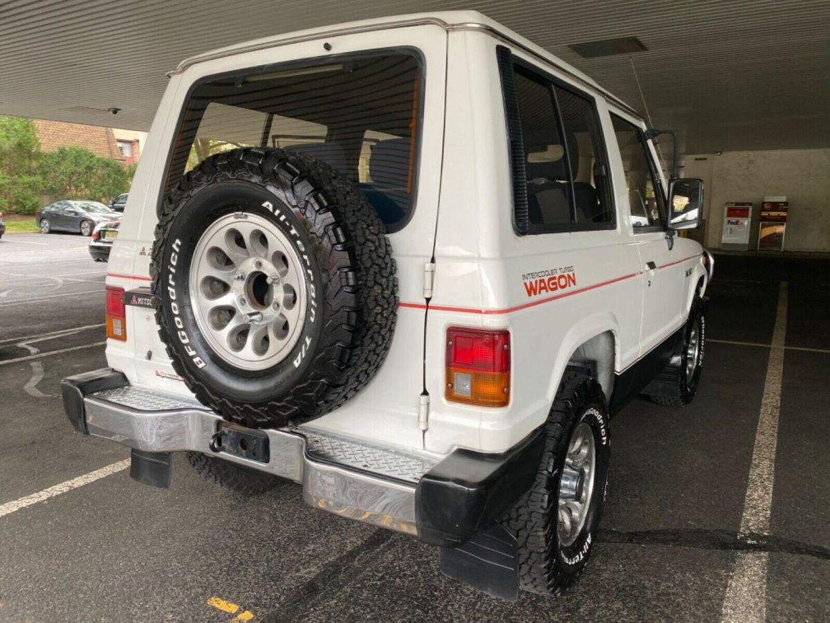 1989 mitsubishi pajero 4x4 * 5-speed * intercooled turbo diesel * rust free *gem