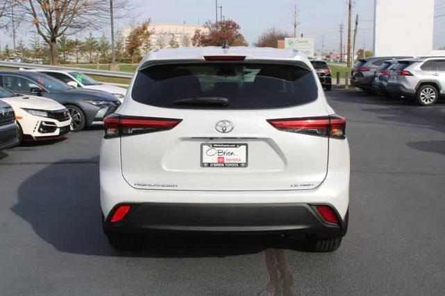 2022 toyota highlander le