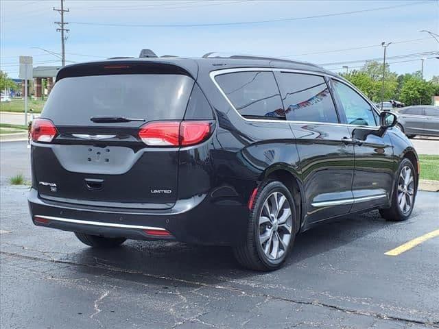 2020 chrysler pacifica limited in southgate, michigan
