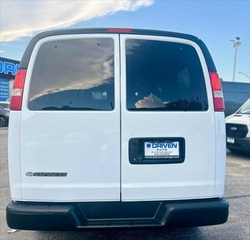 2018 chevrolet express 2500 ls