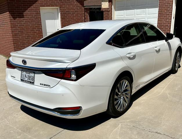 2019 lexus es 300h base