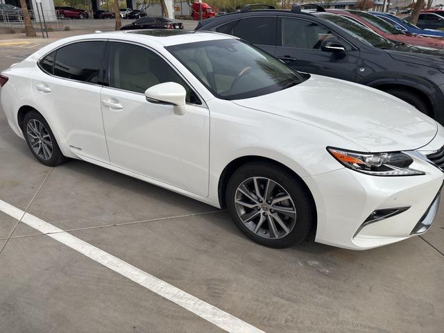 2017 lexus es 300h base