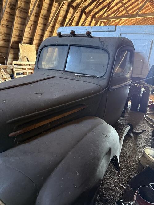 1952 one ton and half ford truck run when parked ten years ago original title