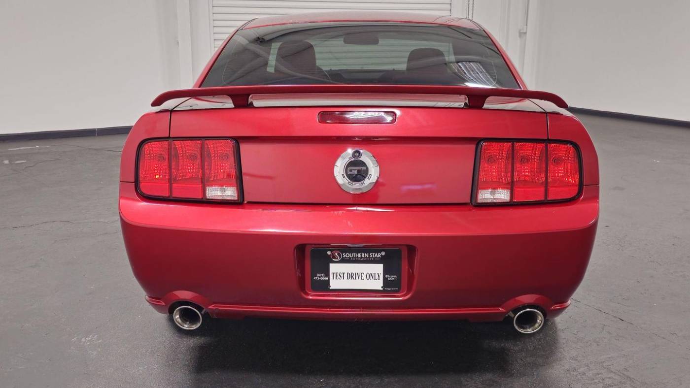 2005 ford mustang