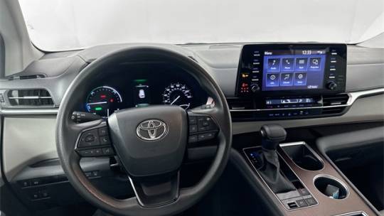 2023 toyota sienna le 8-passenger