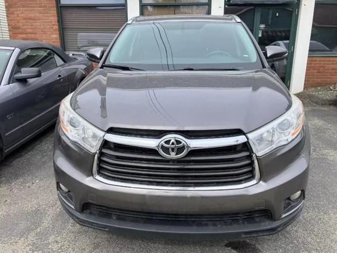 2014 toyota highlander xle sport utility 4d in adams, massachusetts