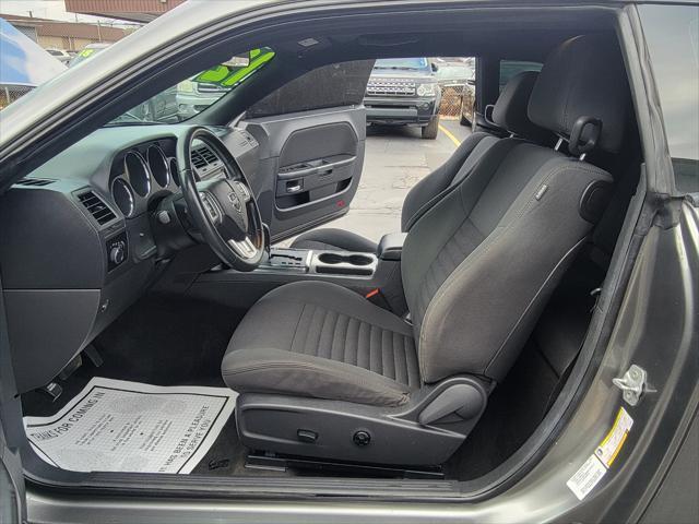 2012 dodge challenger sxt