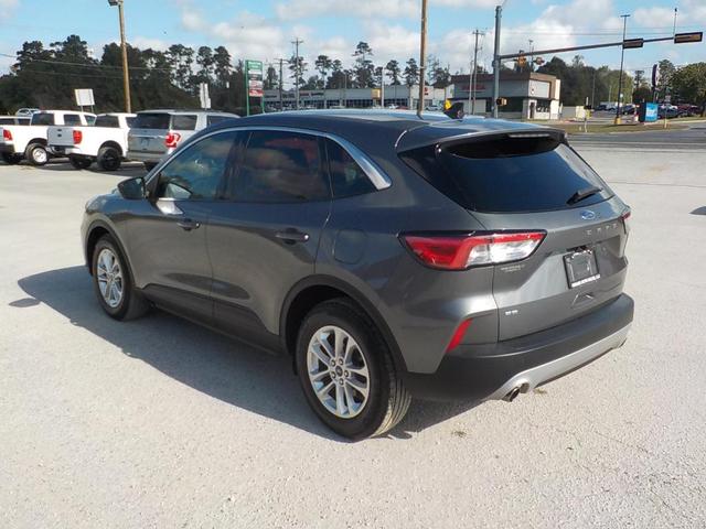 2022 ford escape se