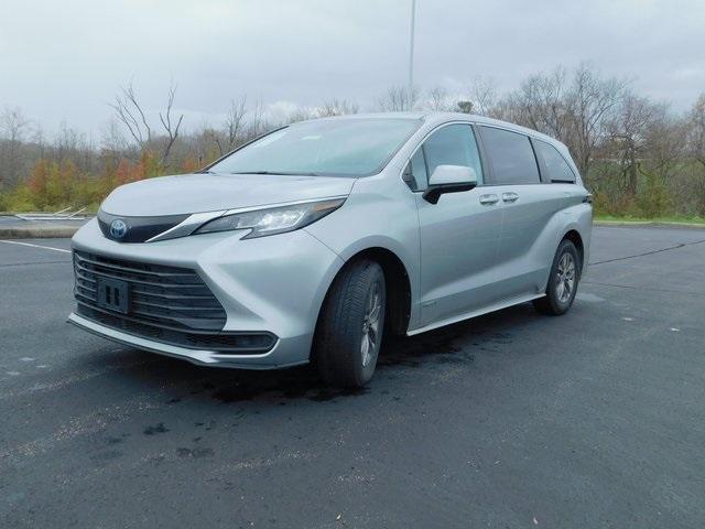 2021 toyota sienna le