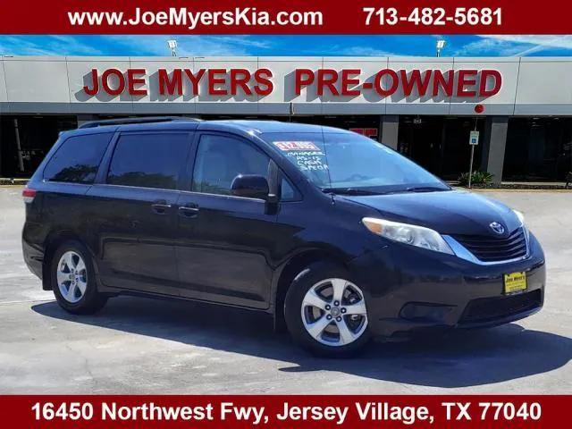 2011 toyota sienna le