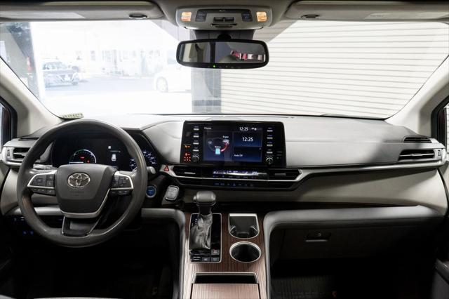 2021 toyota sienna le