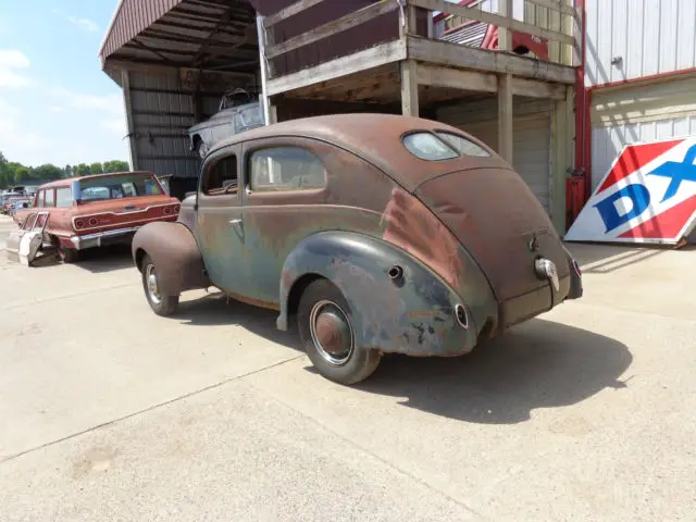 1939 ford deluxe 2 door sedan with flat head v-8