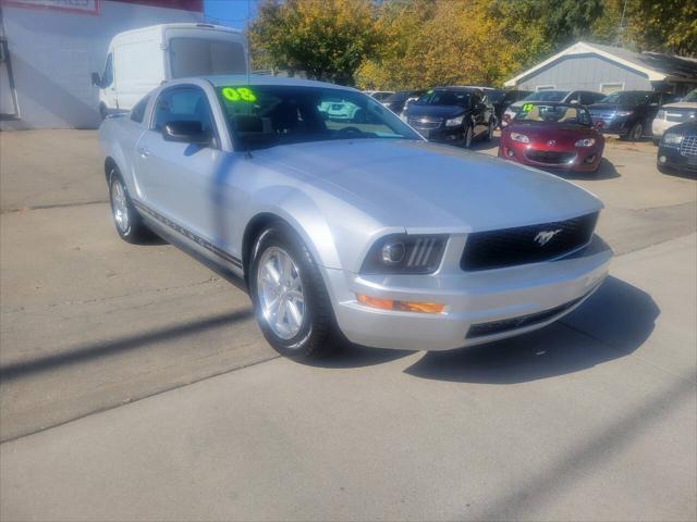 2008 ford mustang deluxe