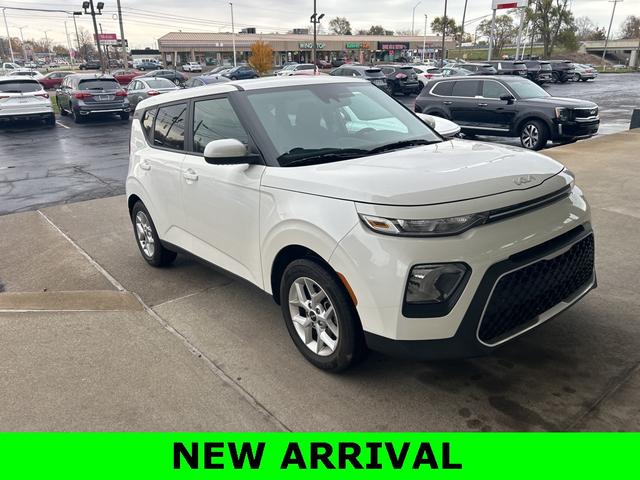 2022 kia soul lx
