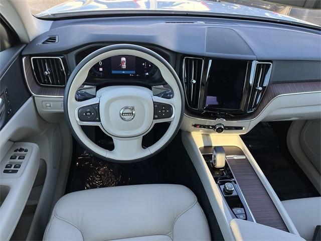 2022 volvo xc60 b5 awd momentum