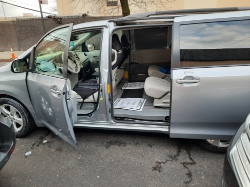 2013 toyota sienna le for sale in new york by owner