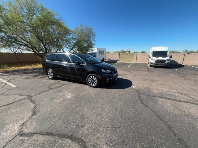 2023 chrysler pacifica hybrid touring l