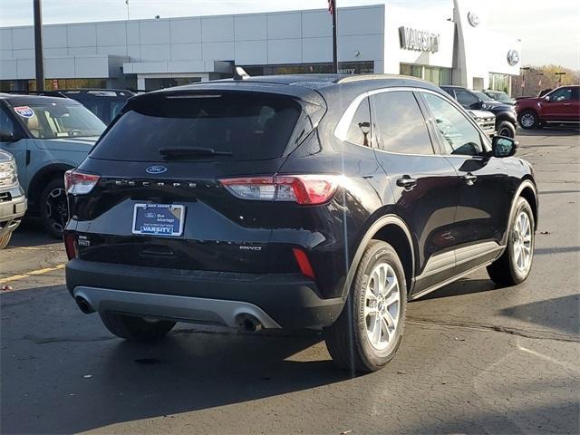 2022 ford escape se