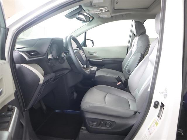 2022 toyota sienna xle