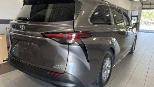 2021 toyota sienna xle 7-passenger
