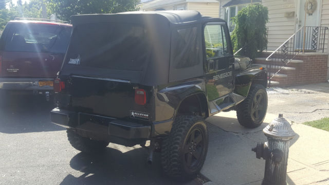 1991 jeep wrangler renegade 4.0 6 cylinder, automatic, fiberglass tub, 4" lift