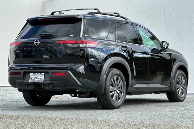 2023 nissan pathfinder sv