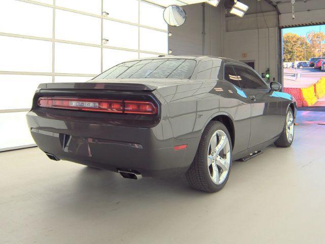 2013 dodge challenger sxt