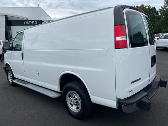 2022 chevrolet express 2500 rwd 2500 regular wheelbase wt