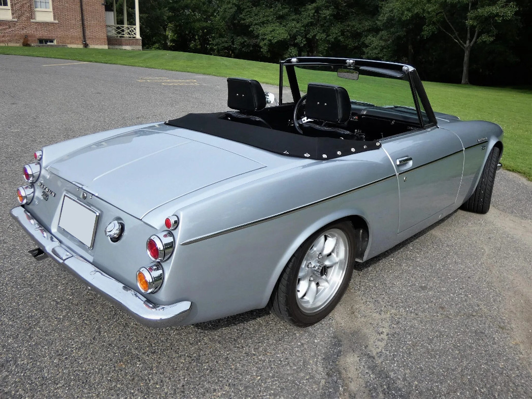datsun 2000