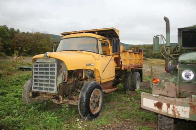 international 6-wheel dump truck 1977