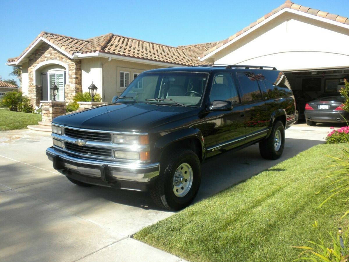 1994 chevrolet $4000 suburban (4x4) original owner mostly garaged excel cond