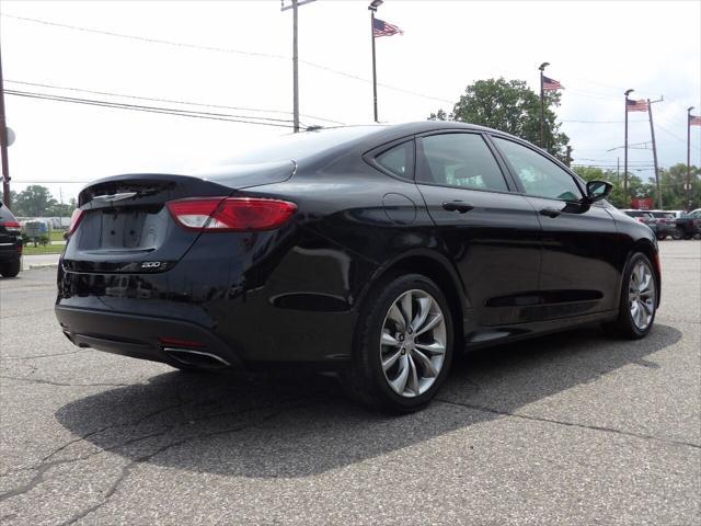 2015 chrysler 200 s